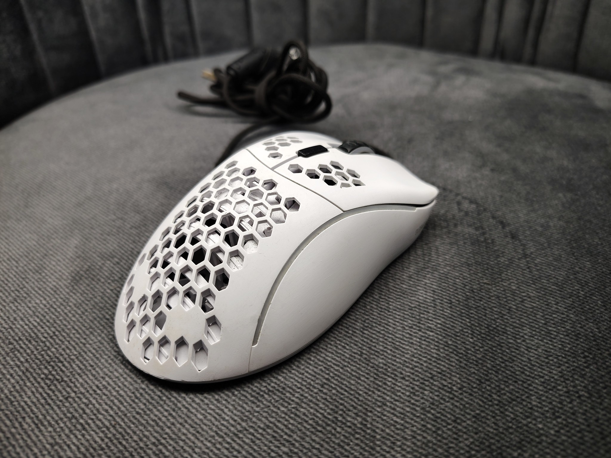 Glorious Model D-(Minus) Gaming Mouse, Matte White - Image 4