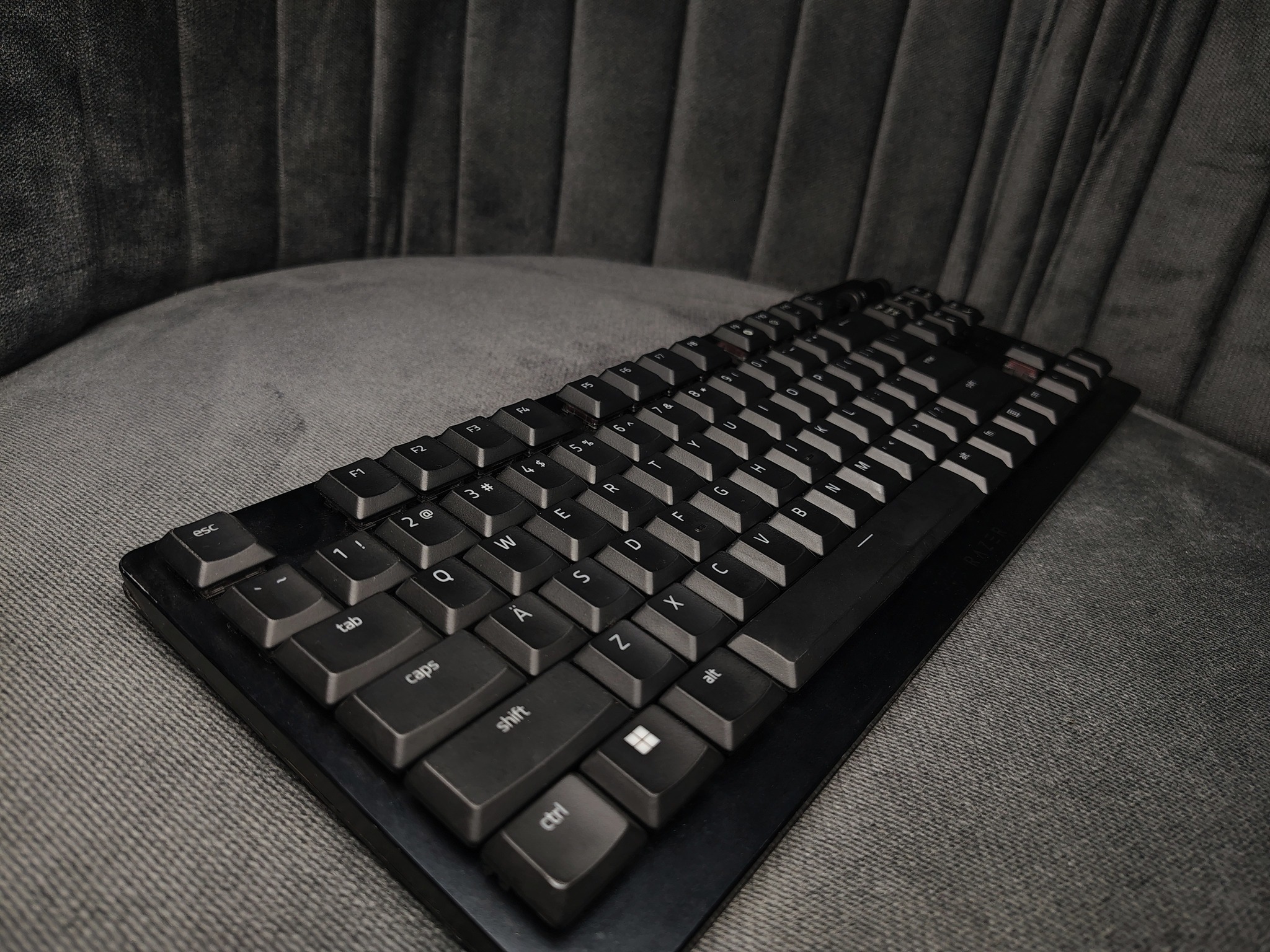 Razer DeathStalker V2 Pro TKL Wireless Gaming Keyboard (Black) - Image 2