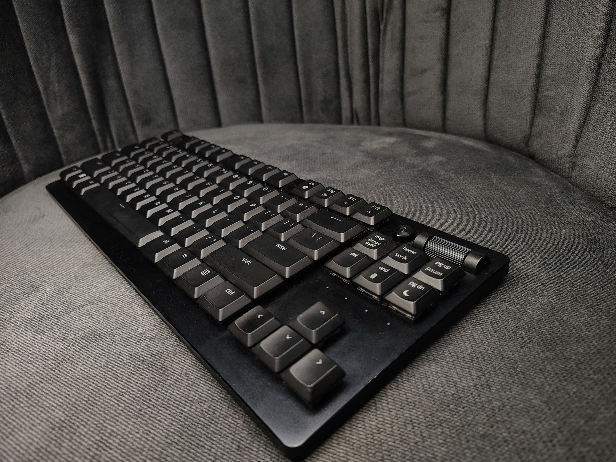 Razer DeathStalker V2 Pro TKL Wireless Gaming Keyboard (Black) - Image 3