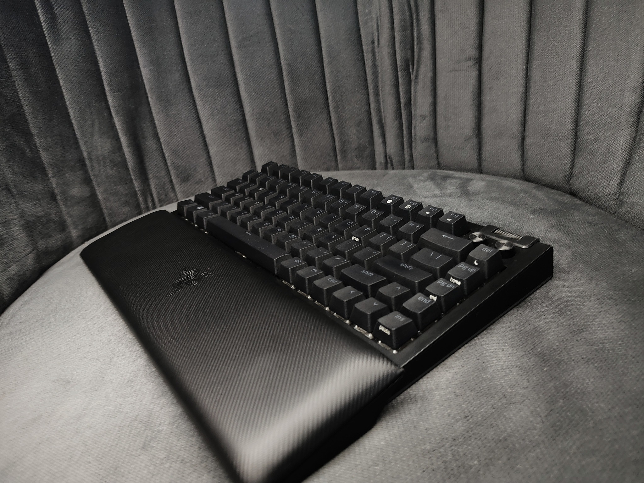 Razer BlackWidow V4 75% Hot-Swappable Mechanical Gaming Keyboard - Image 4