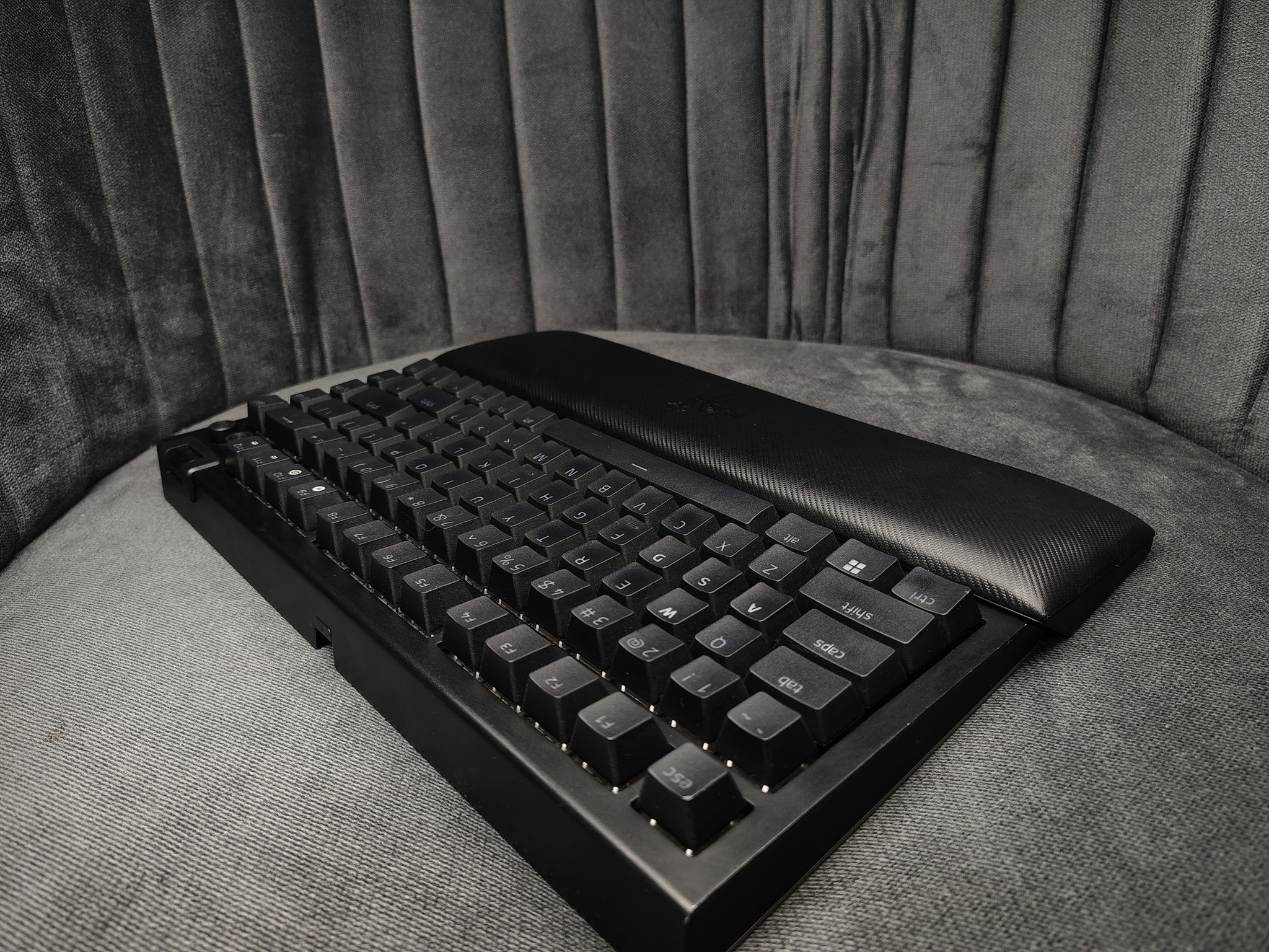 Razer BlackWidow V4 75% Hot-Swappable Mechanical Gaming Keyboard - Image 5