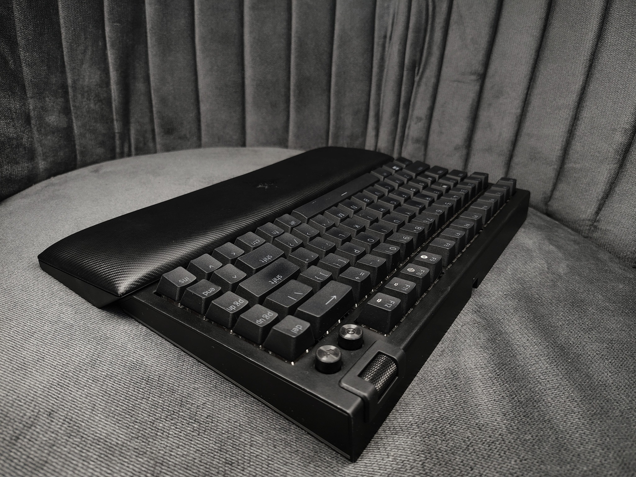 Razer BlackWidow V4 75% Hot-Swappable Mechanical Gaming Keyboard - Image 3