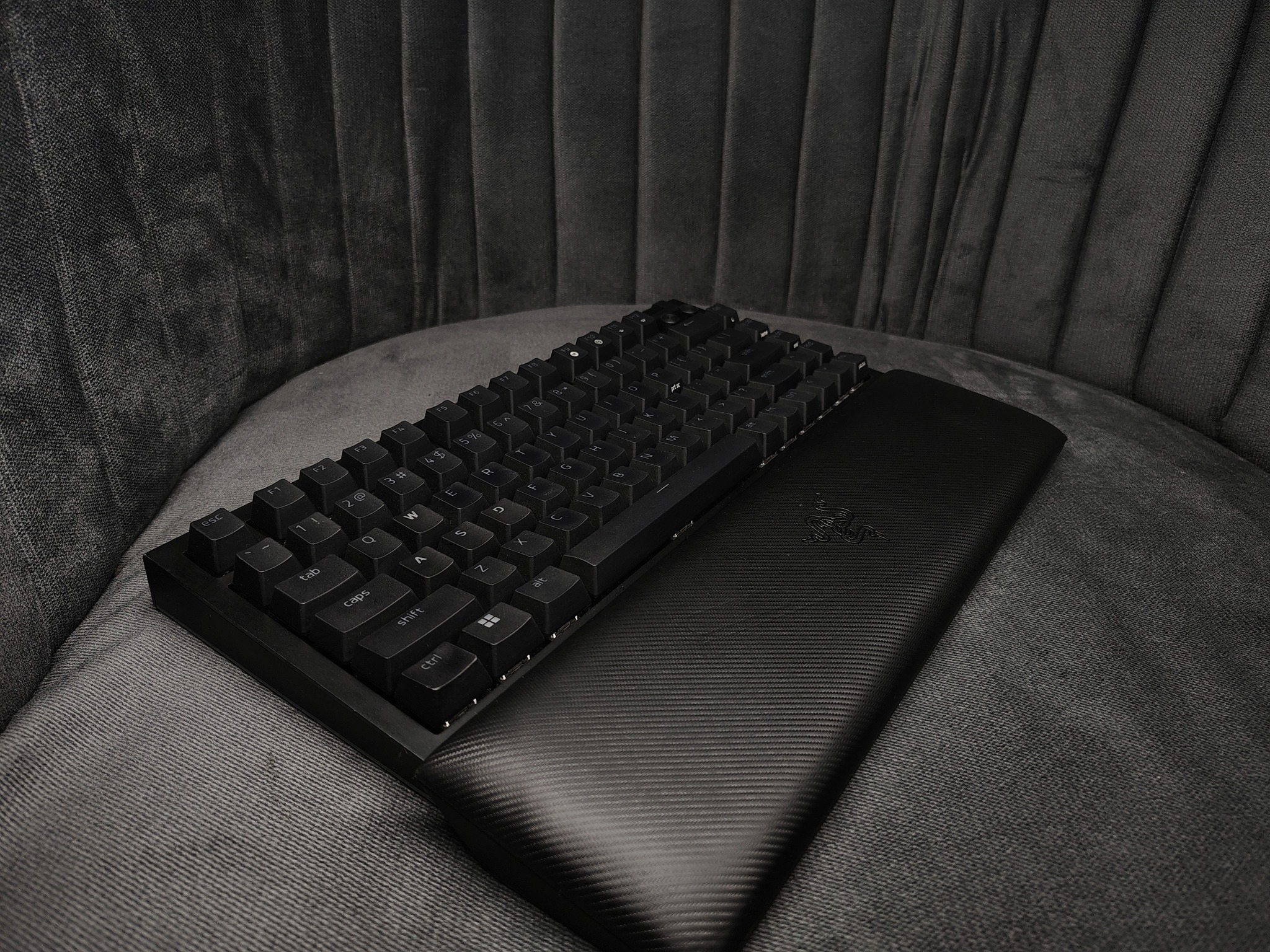 Razer BlackWidow V4 75% Hot-Swappable Mechanical Gaming Keyboard - Image 2