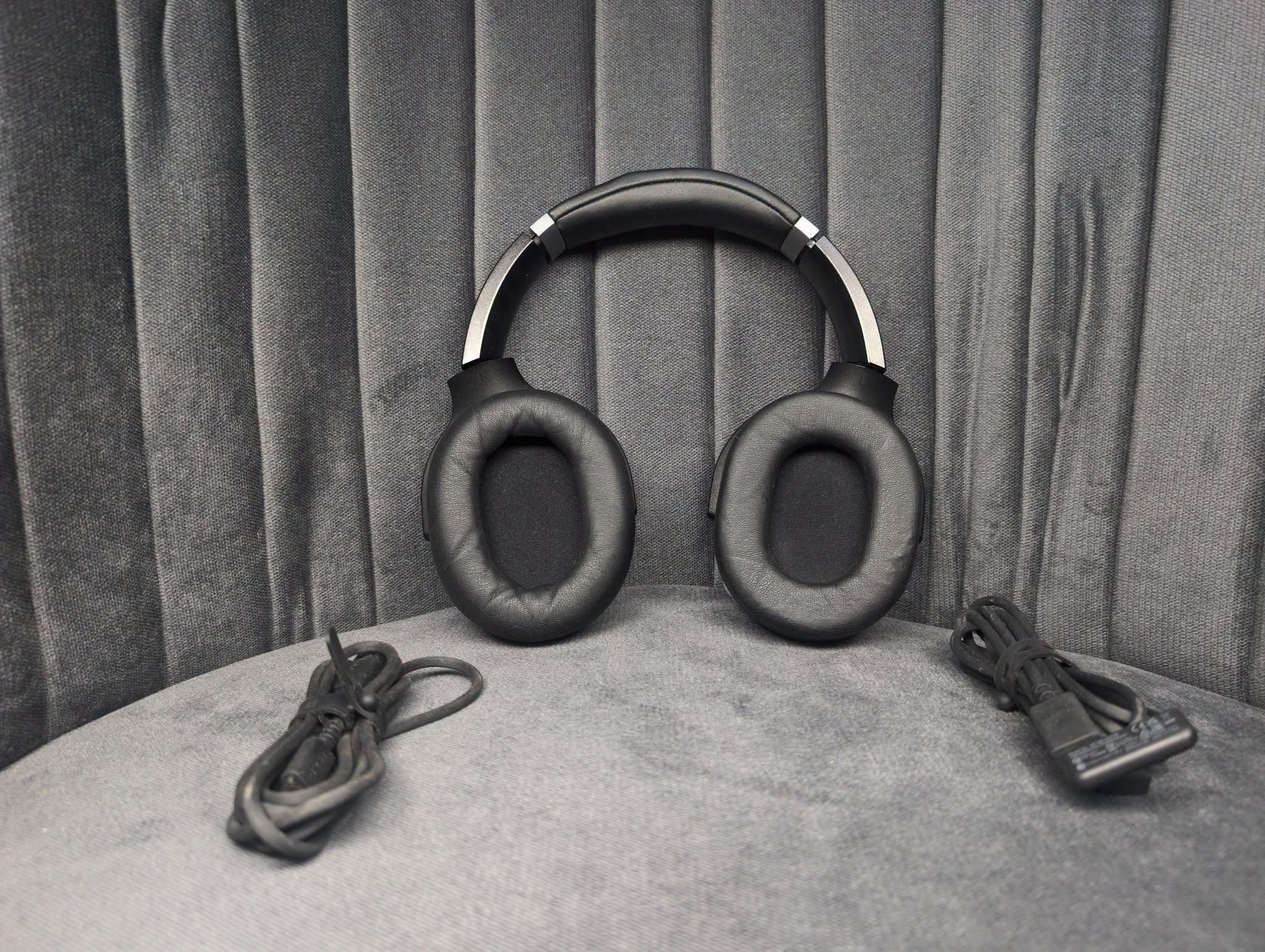 Razer Barracuda Pro Wireless Gaming Active Noice Cancelling Headset - Image 3