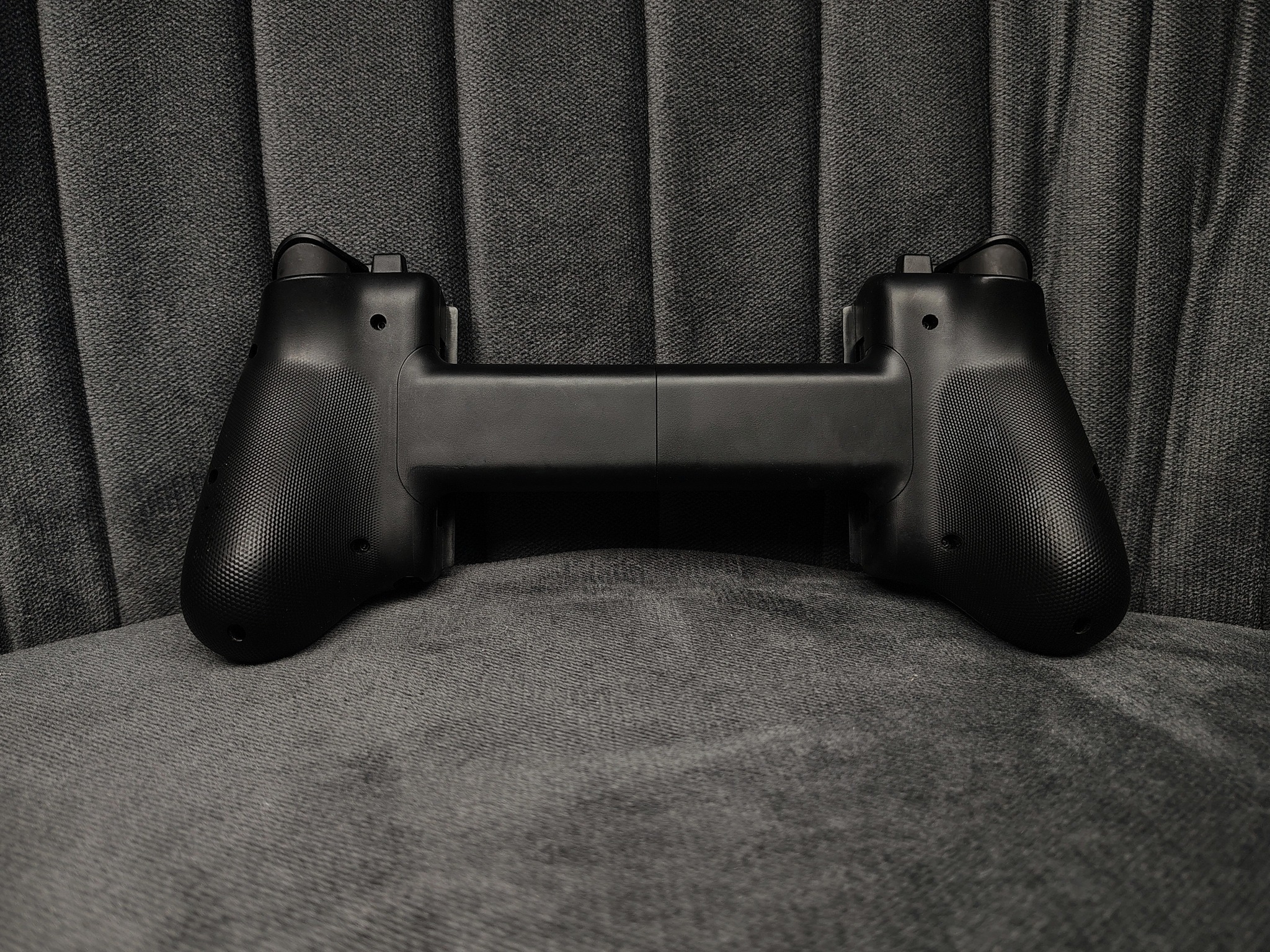 Razer Kishi Ultra RGB Gaming Controller for Android/iPhone 15 & 16 Series - Image 4