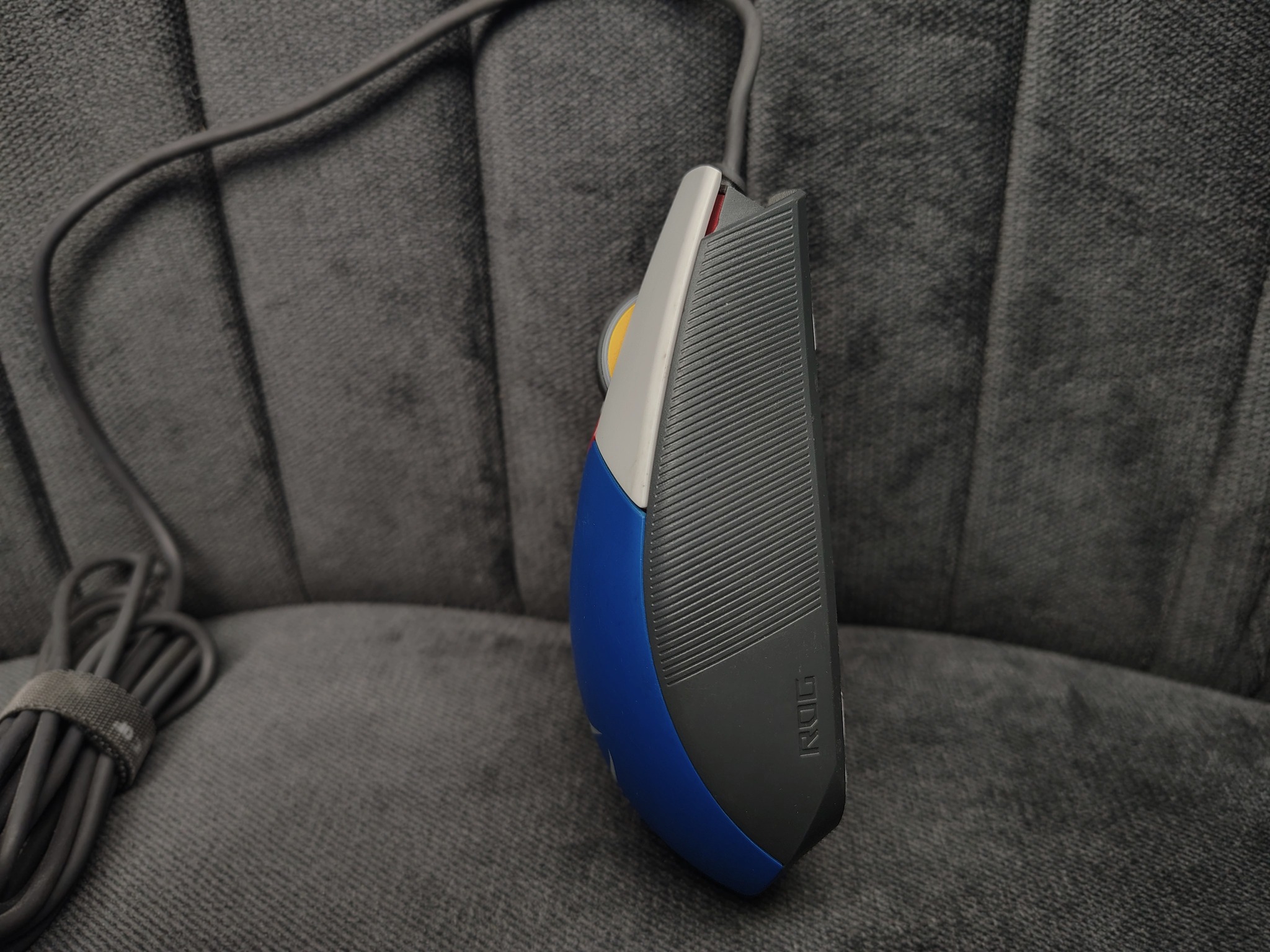 ASUS ROG Strix Impact II Gundam Edition Gaming Mouse - Image 3