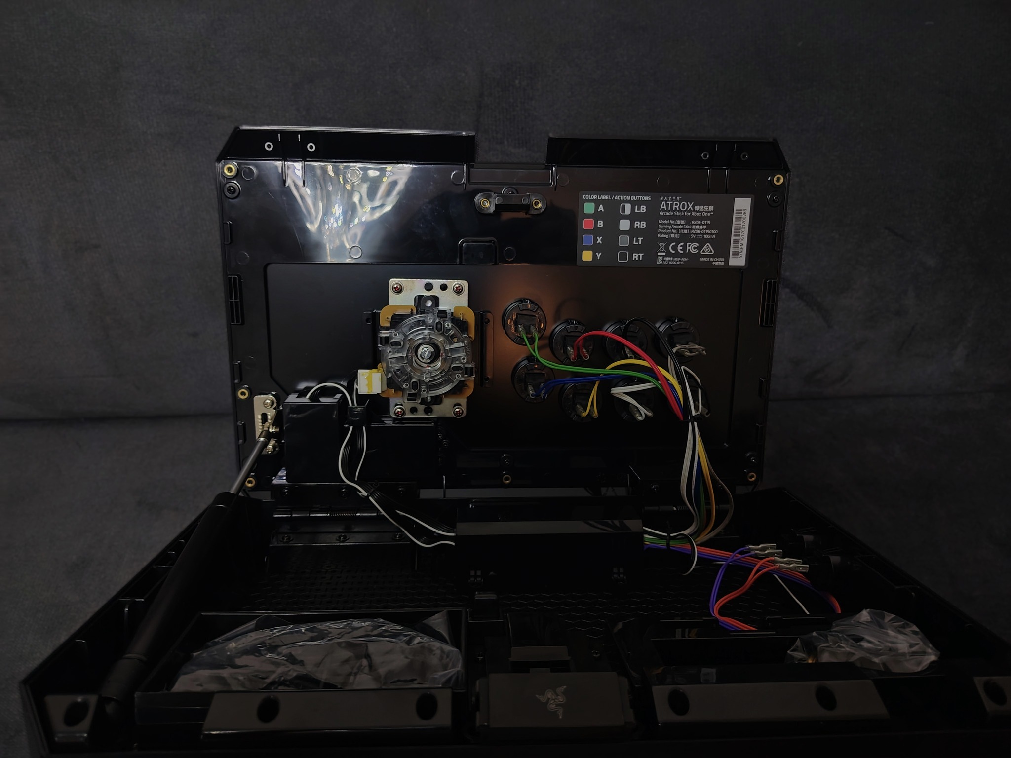 RAZER ATROX ARCADE STICK FOR XBOX ONE/PC: Fully Mod-Capable - Sanwa Joystick and Buttons - Image 10