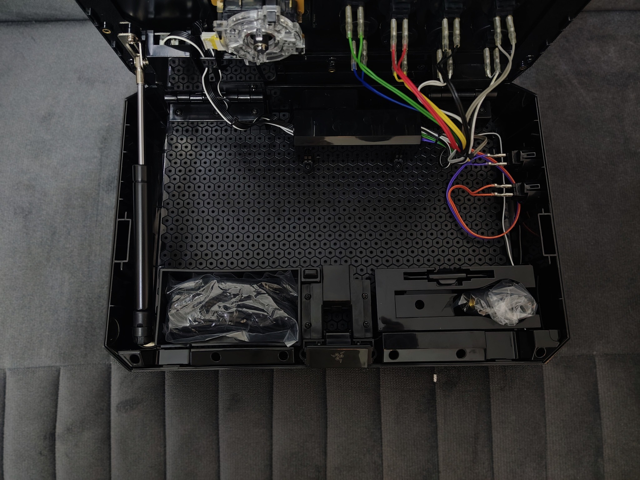 RAZER ATROX ARCADE STICK FOR XBOX ONE/PC: Fully Mod-Capable - Sanwa Joystick and Buttons - Image 11