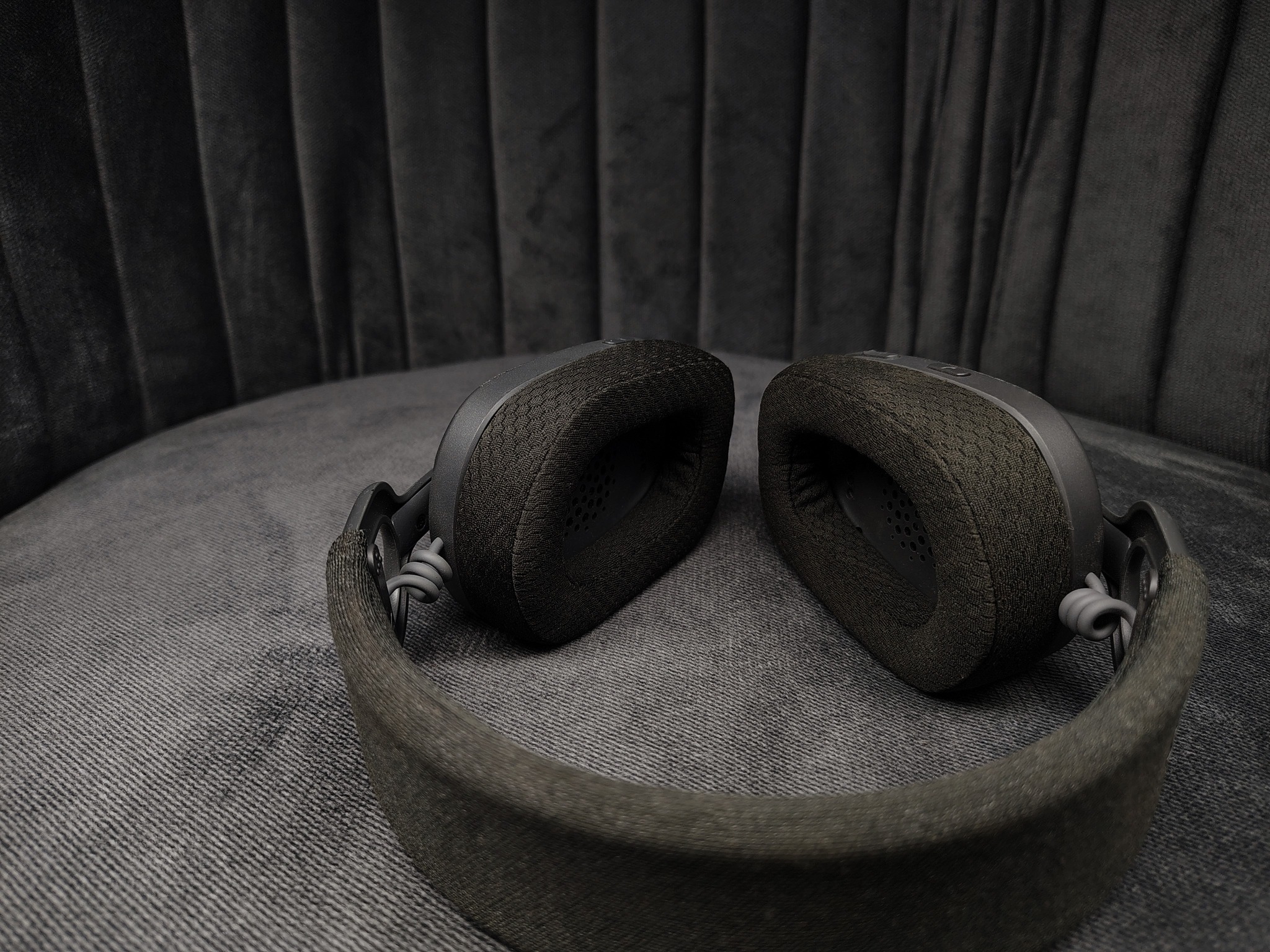 Logitech Zone Vibe 100 Lightweight Wireless Over Ear Headphones - Image 4