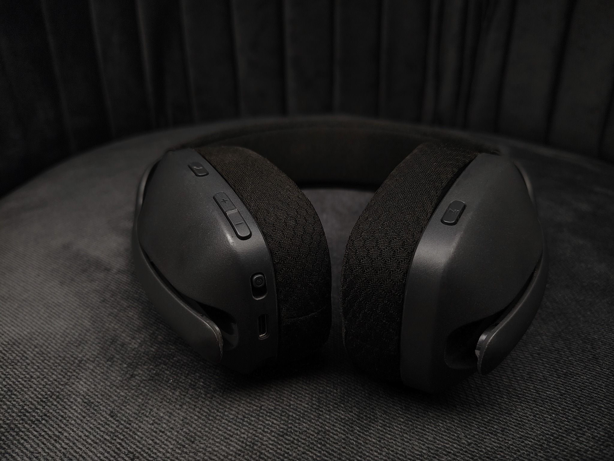 Logitech Zone Vibe 100 Lightweight Wireless Over Ear Headphones - Image 3