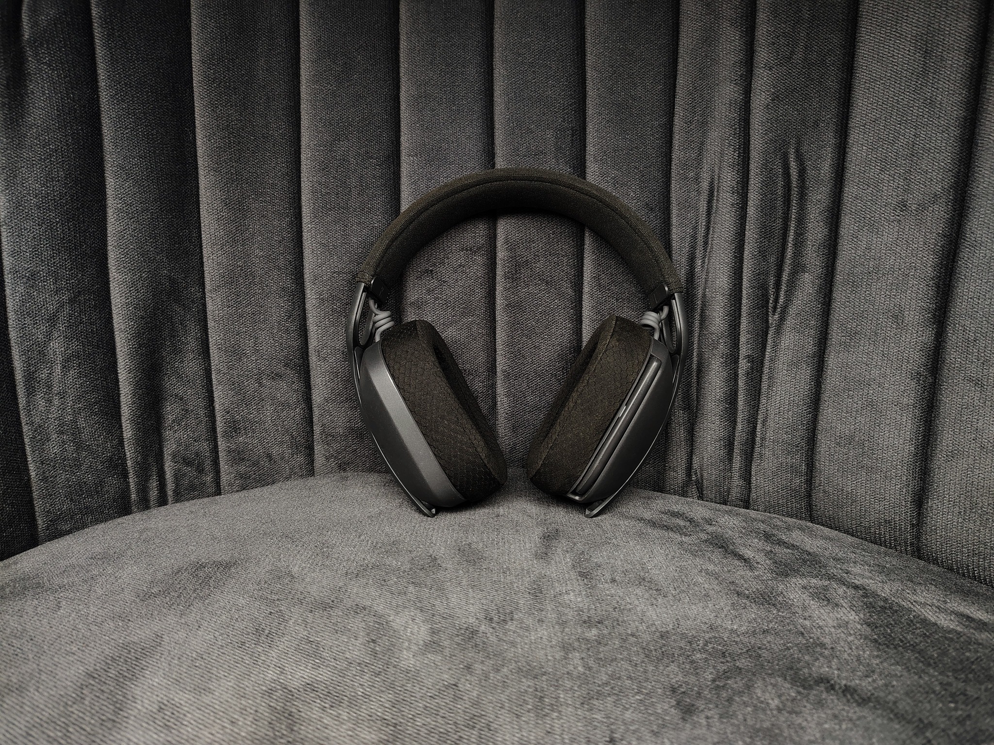 Logitech Zone Vibe 100 Lightweight Wireless Over Ear Headphones