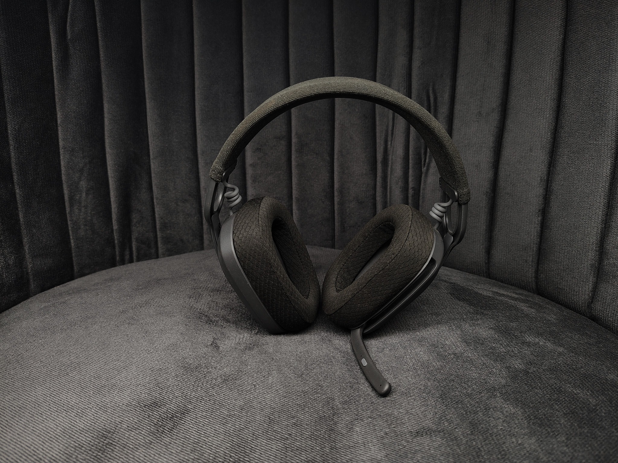 Logitech Zone Vibe 100 Lightweight Wireless Over Ear Headphones - Image 5