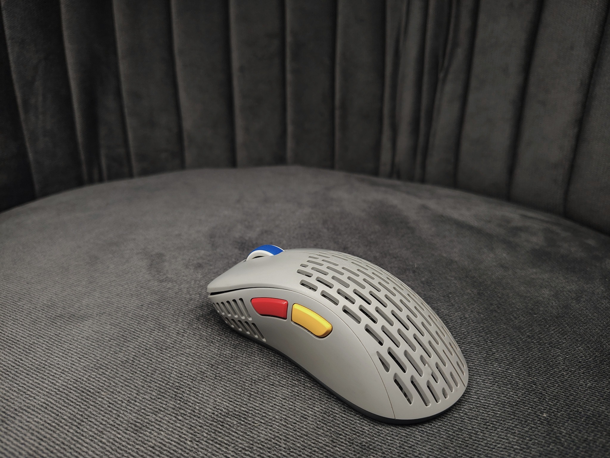 Pulsar Xlite V2 Mini (Size 1) Super Light Gaming Mouse - Image 2