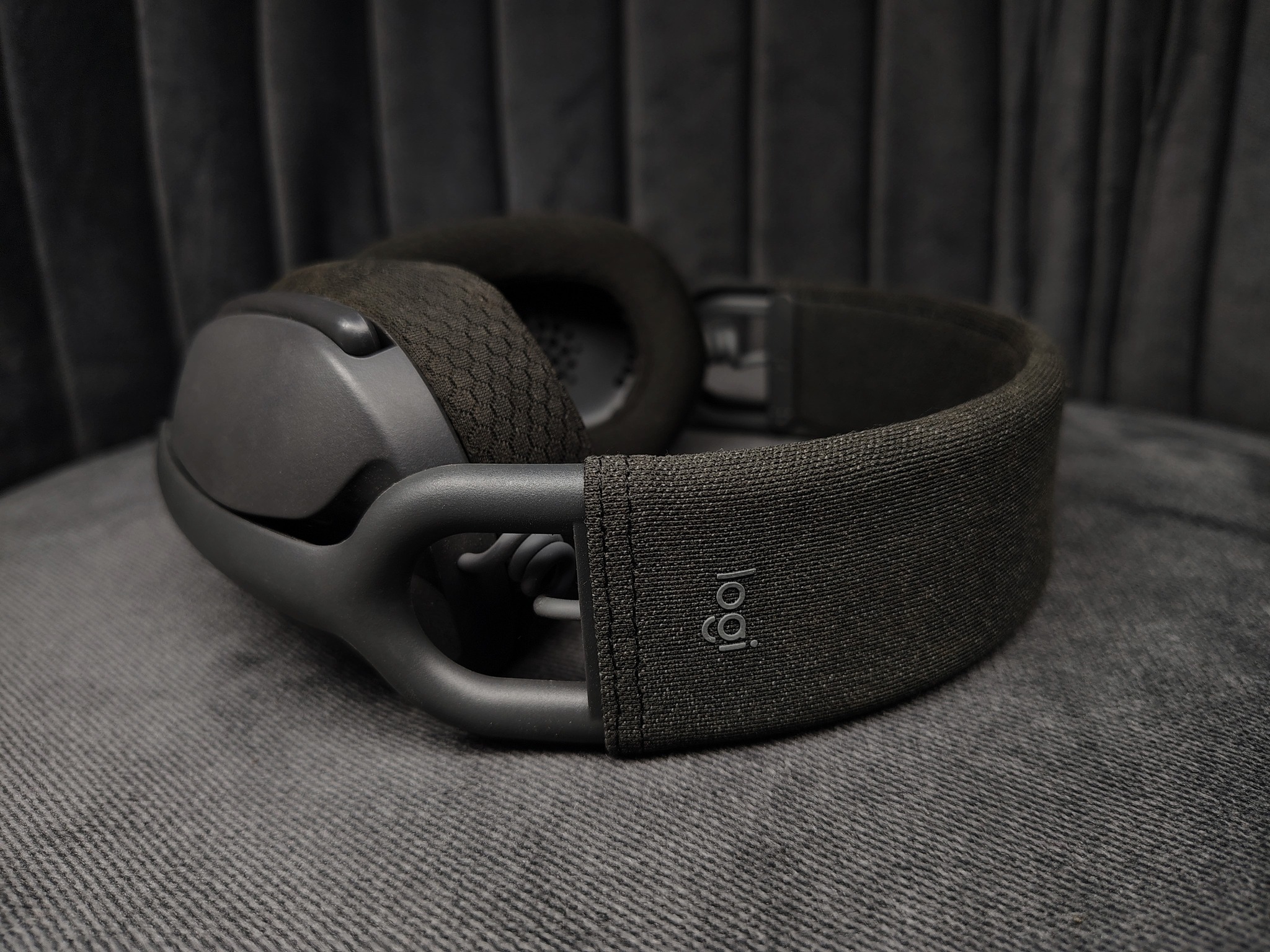 Logitech Zone Vibe 100 Lightweight Wireless Over Ear Headphones - Image 2