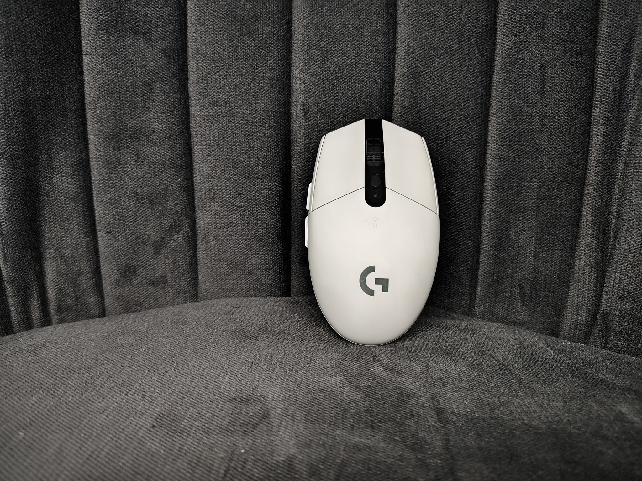 Logitech G304 Lightspeed Wireless Gaming Mouse (White)