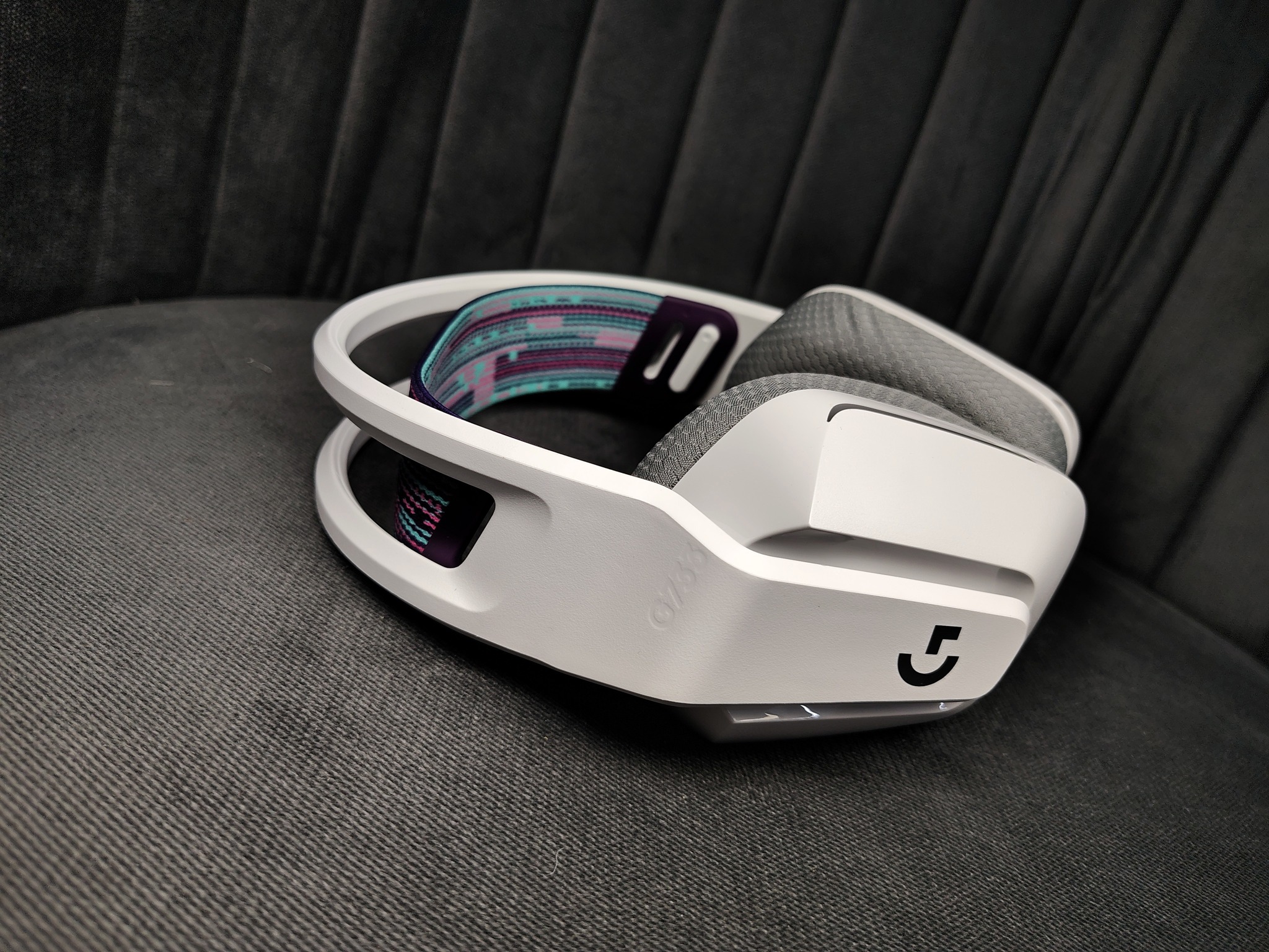 Logitech G733 Lightspeed Wireless Gaming Headset (White) - Image 4