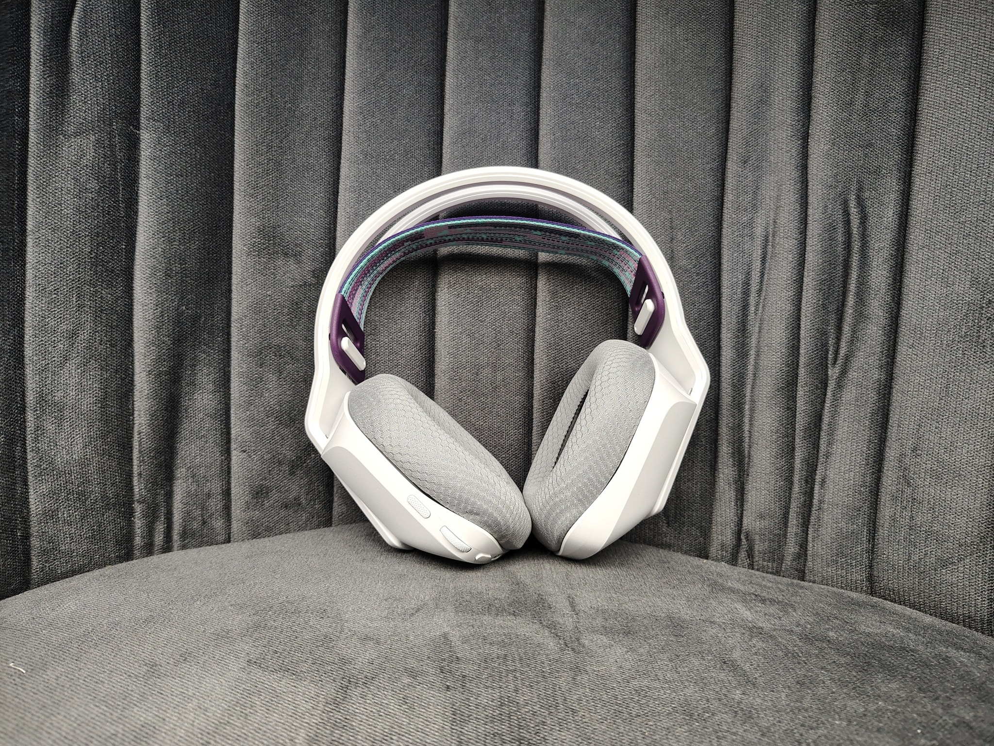 Logitech G733 Lightspeed Wireless Gaming Headset (White) - Image 3