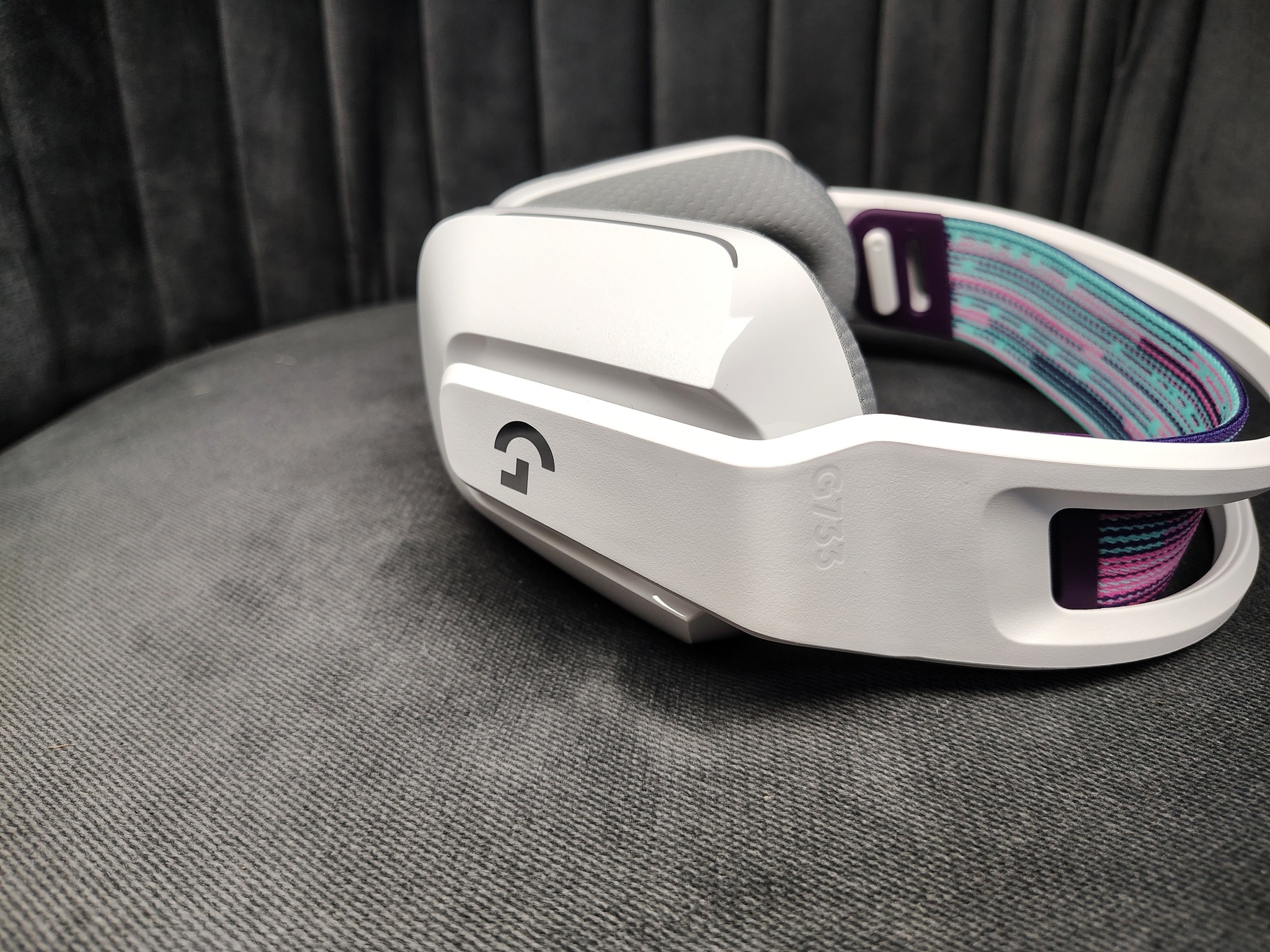 Logitech G733 Lightspeed Wireless Gaming Headset (White) - Image 5