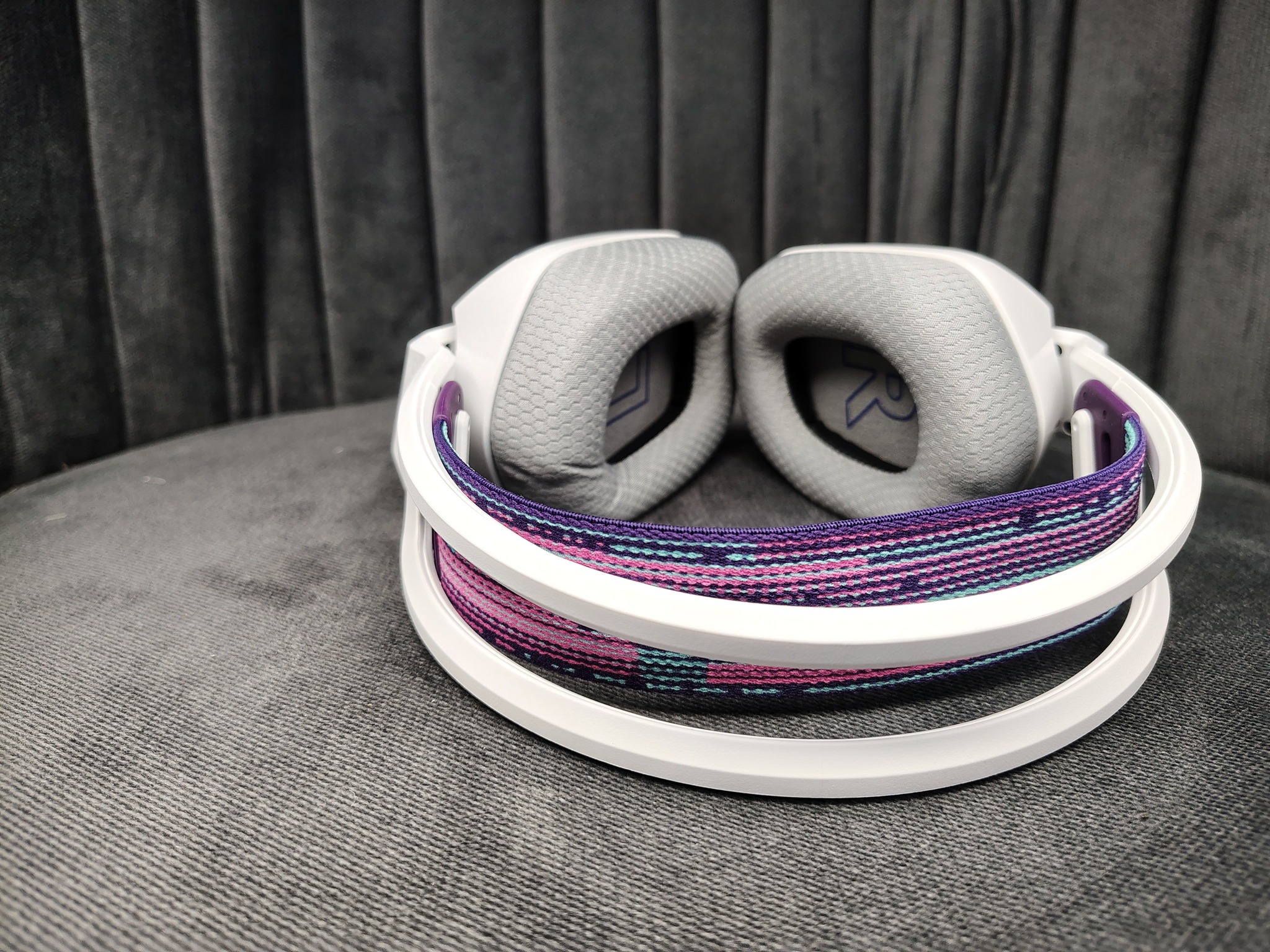 Logitech G733 Lightspeed Wireless Gaming Headset (White) - Image 6