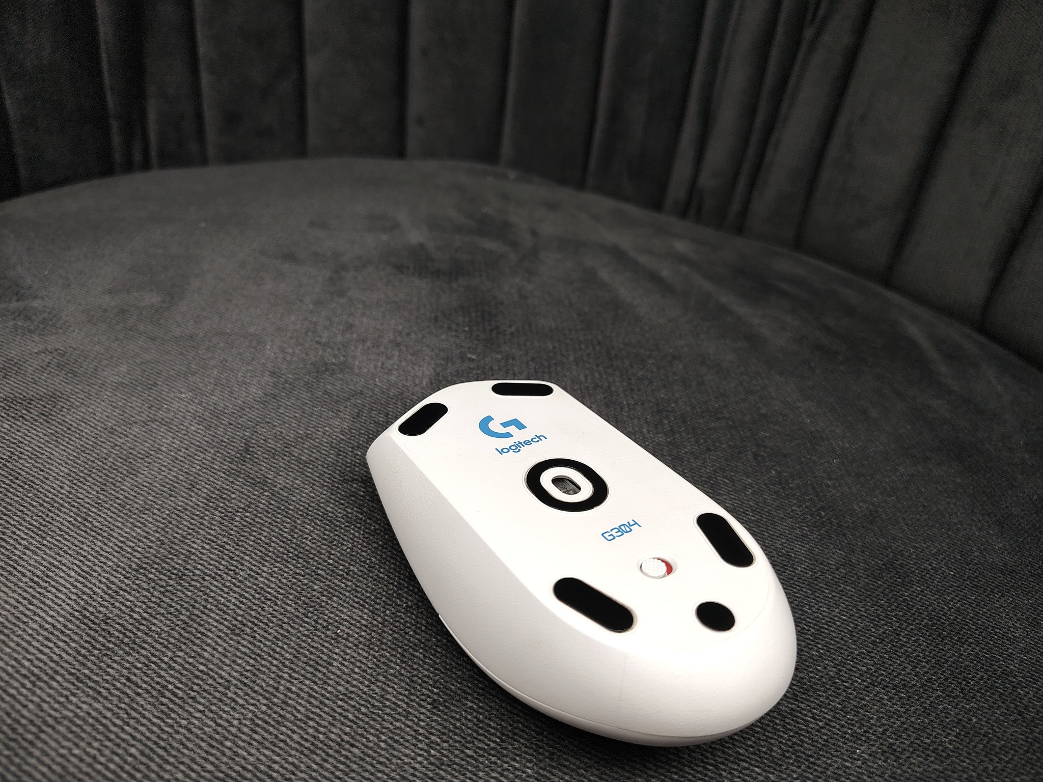 Logitech G304 Lightspeed Wireless Gaming Mouse (White) - Image 6