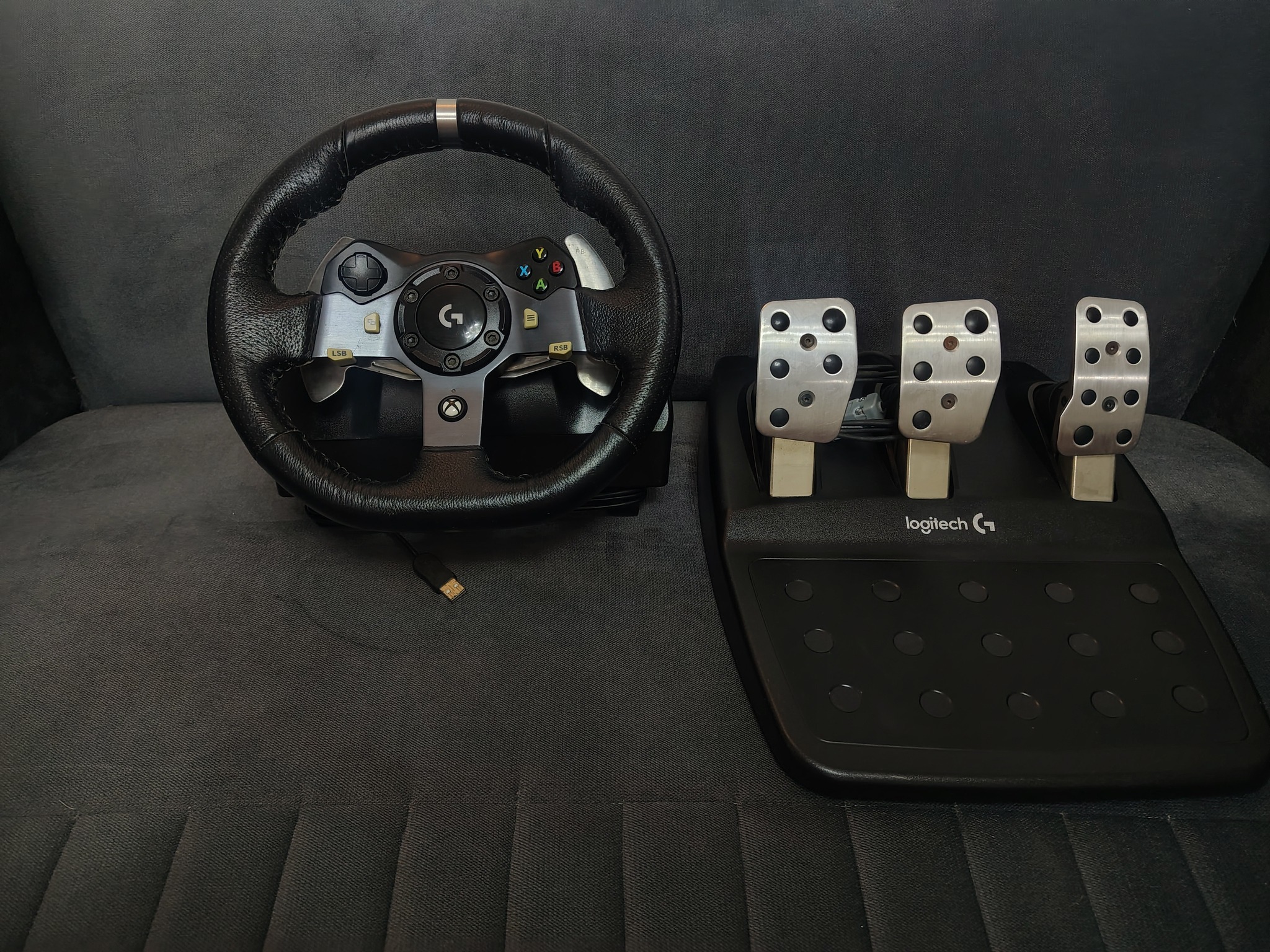 Logitech Driving Force G920 Gaming Racing Wheel