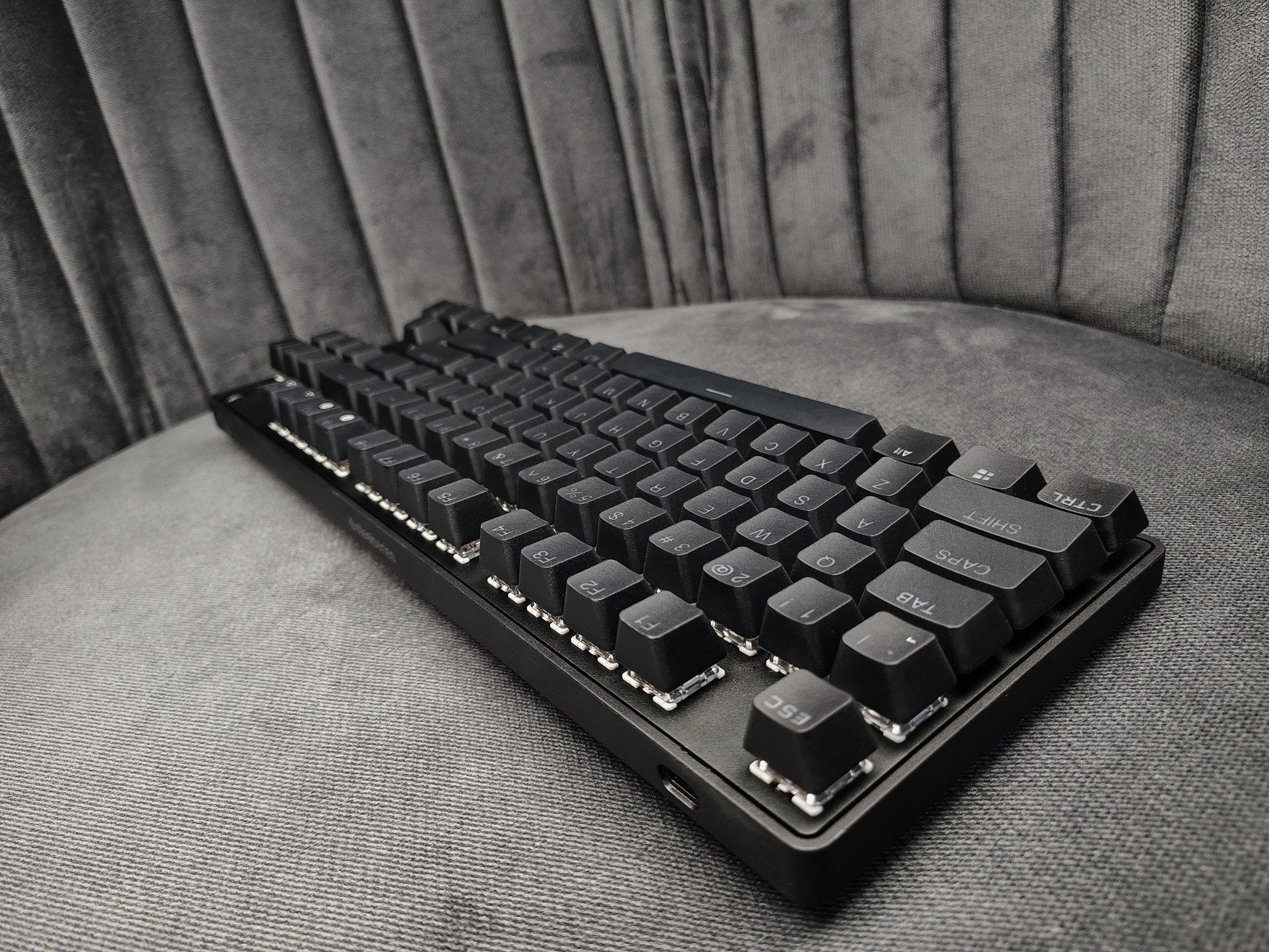 SteelSeries Apex Pro TKL Gen 3 Gaming Keyboard (OmniPoint 3.0 HyperMagnetic Switches) - Image 7