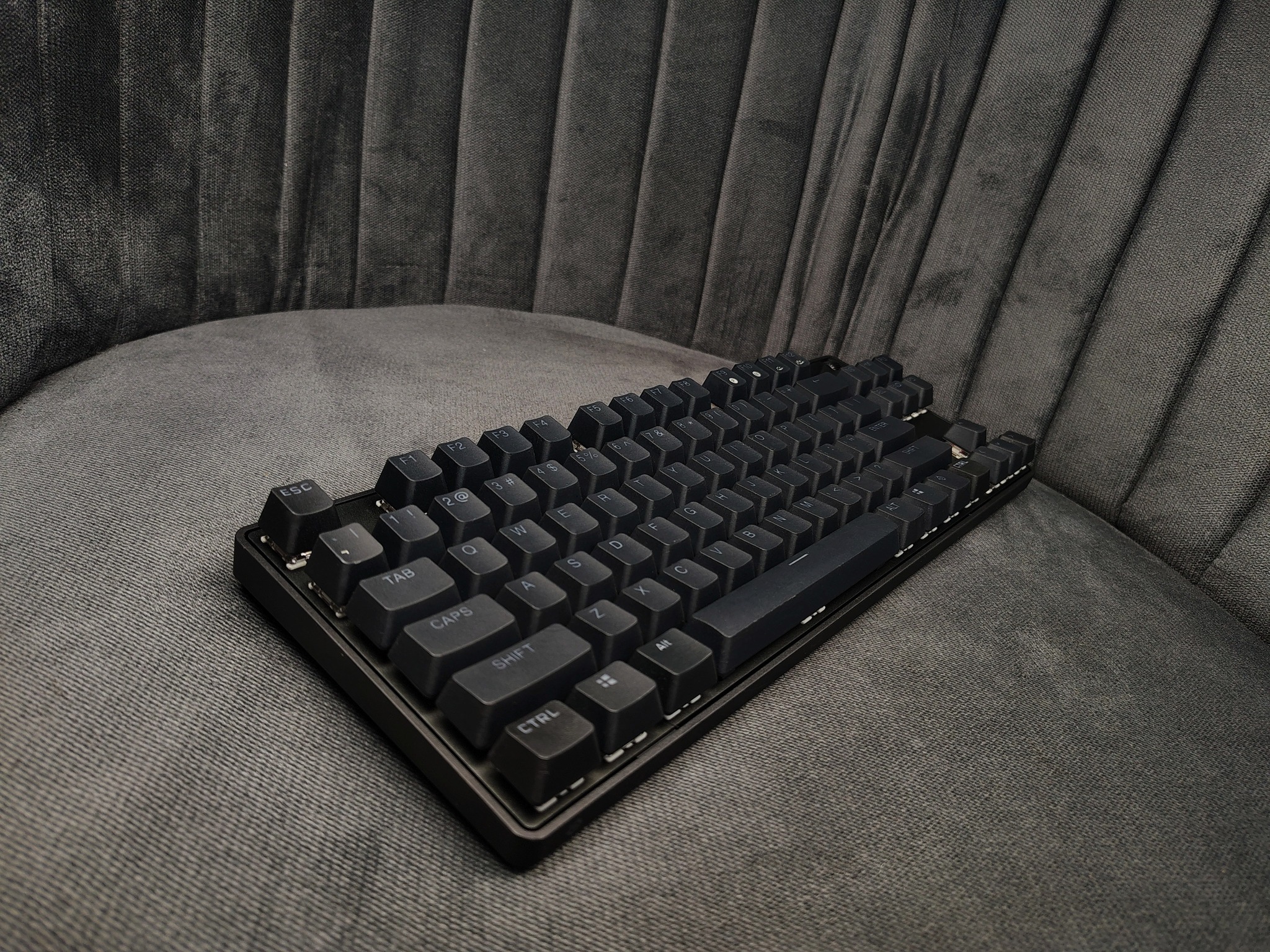 SteelSeries Apex Pro TKL Gen 3 Gaming Keyboard (OmniPoint 3.0 HyperMagnetic Switches) - Image 3