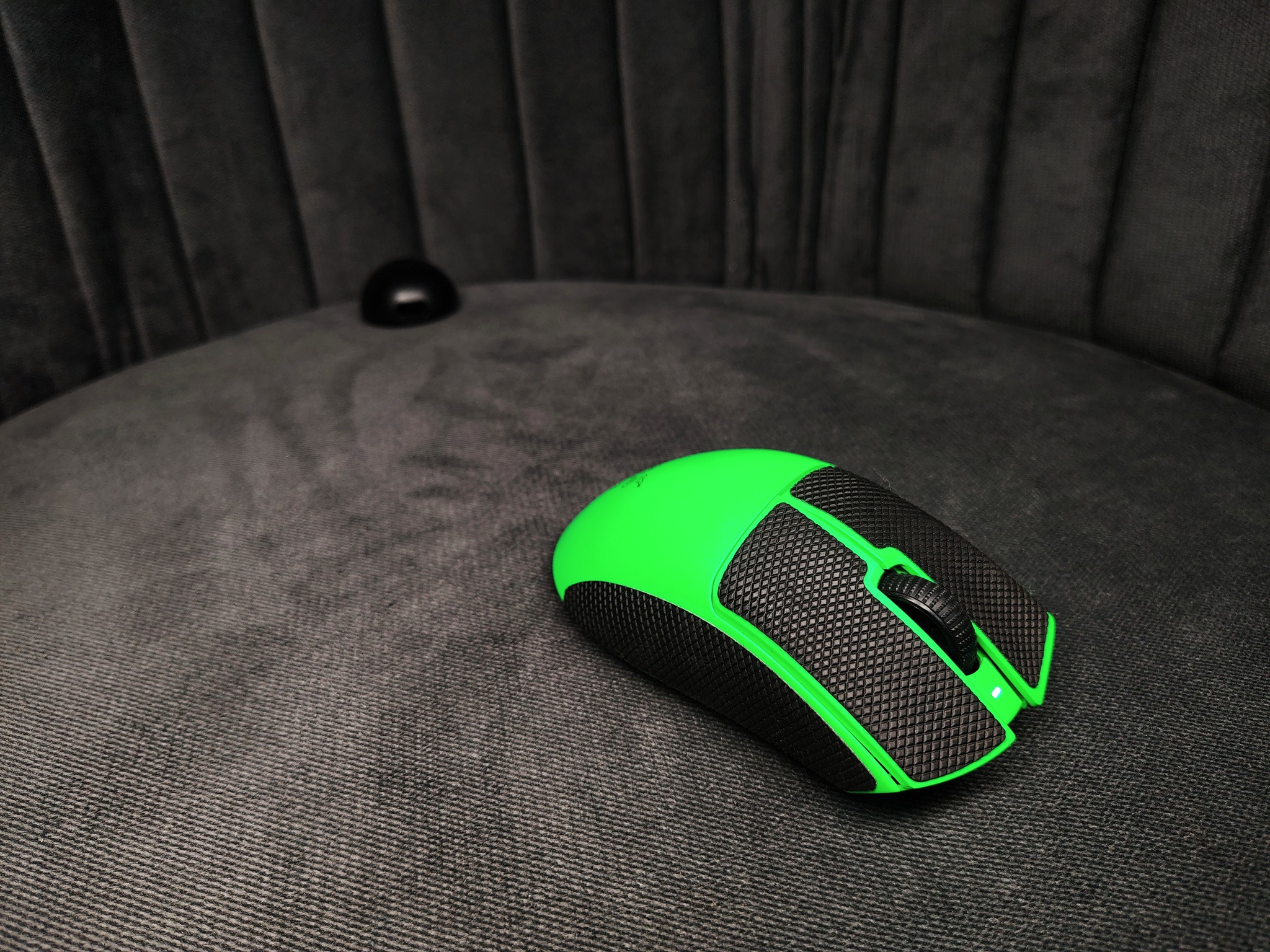 Razer DeathAdder V4 Pro Wireless Gaming Mouse (Green) - Image 3
