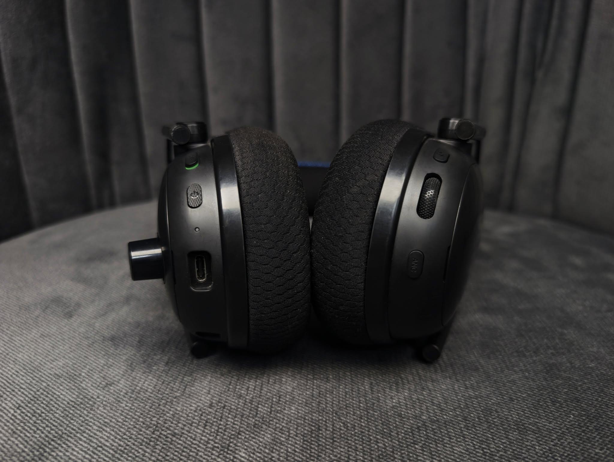 Razer BlackShark V3 Pro Wireless ANC Gaming Headset for PC/PS5 - Image 4