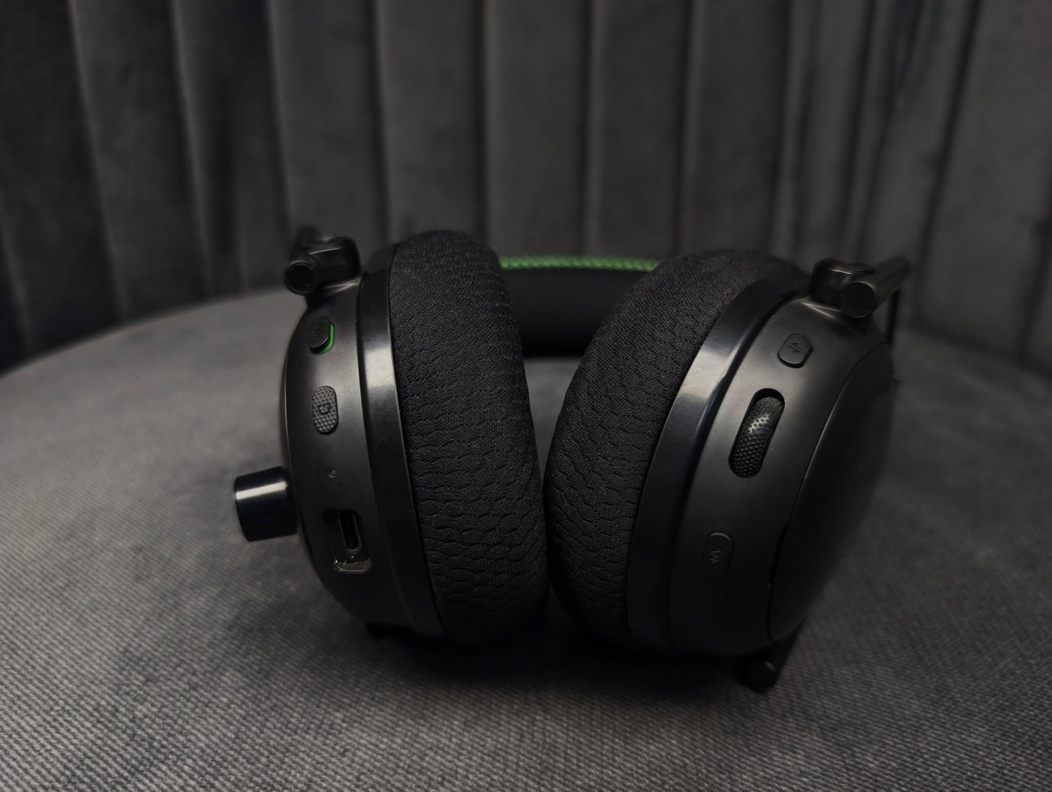 Razer BlackShark V3 Pro Wireless ANC Gaming Headset for PC/Xbox - Image 3