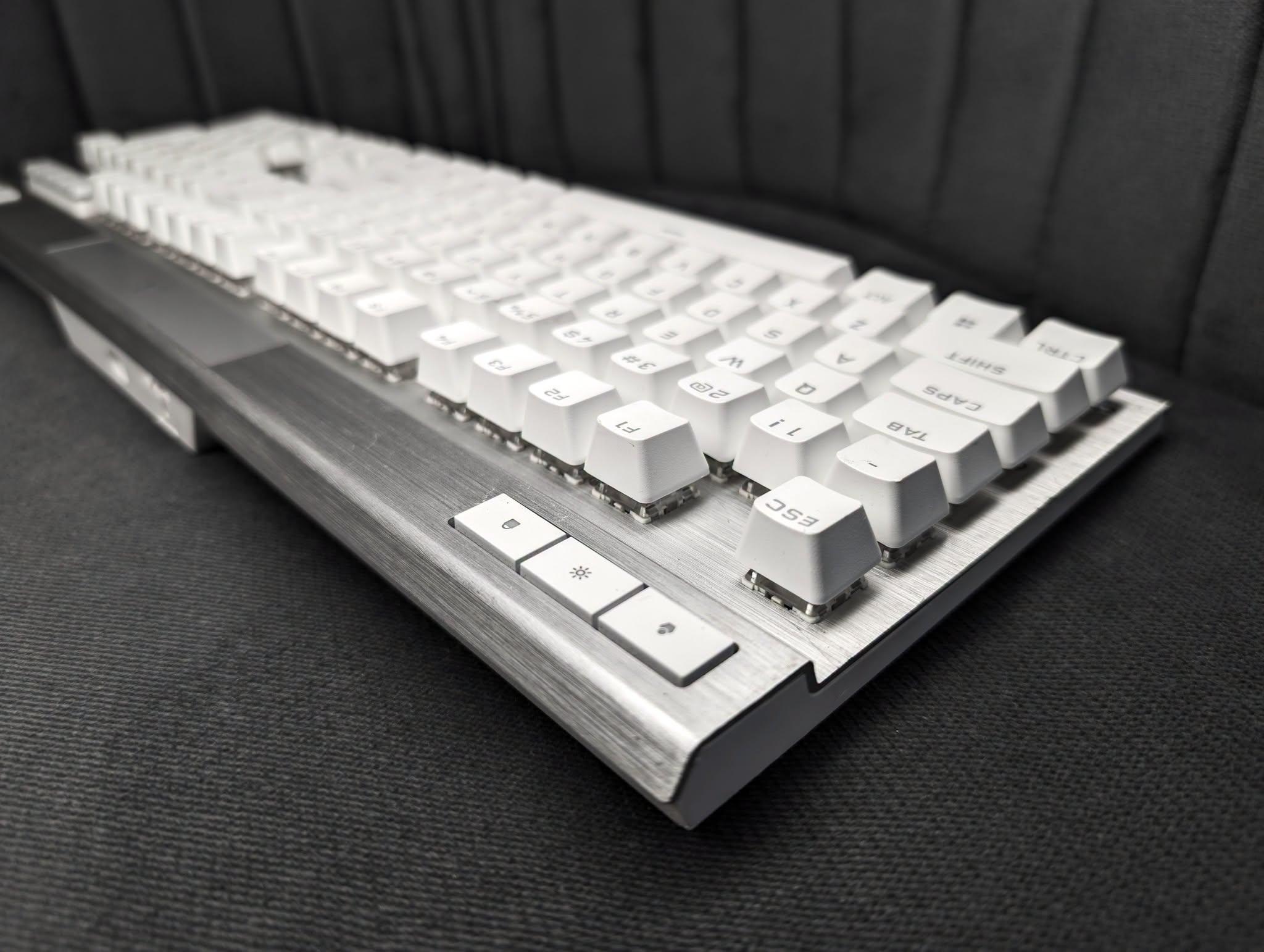 Corsair K70 RGB PRO 8khz Wired Mechanical Gaming Keyboard (White) - Image 4