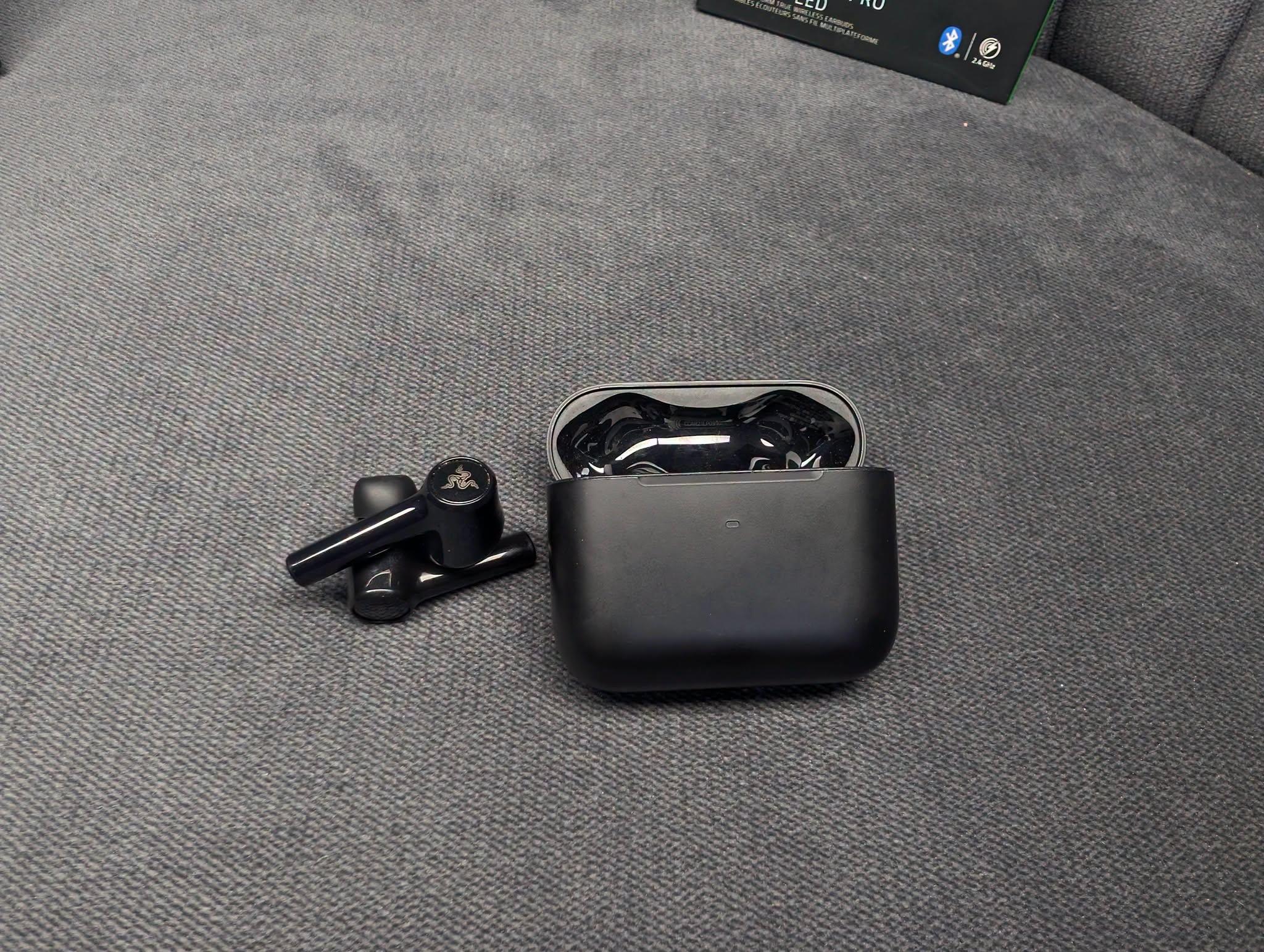 Razer Hammerhead Pro HyperSpeed Wireless Gaming Earbuds - Image 6